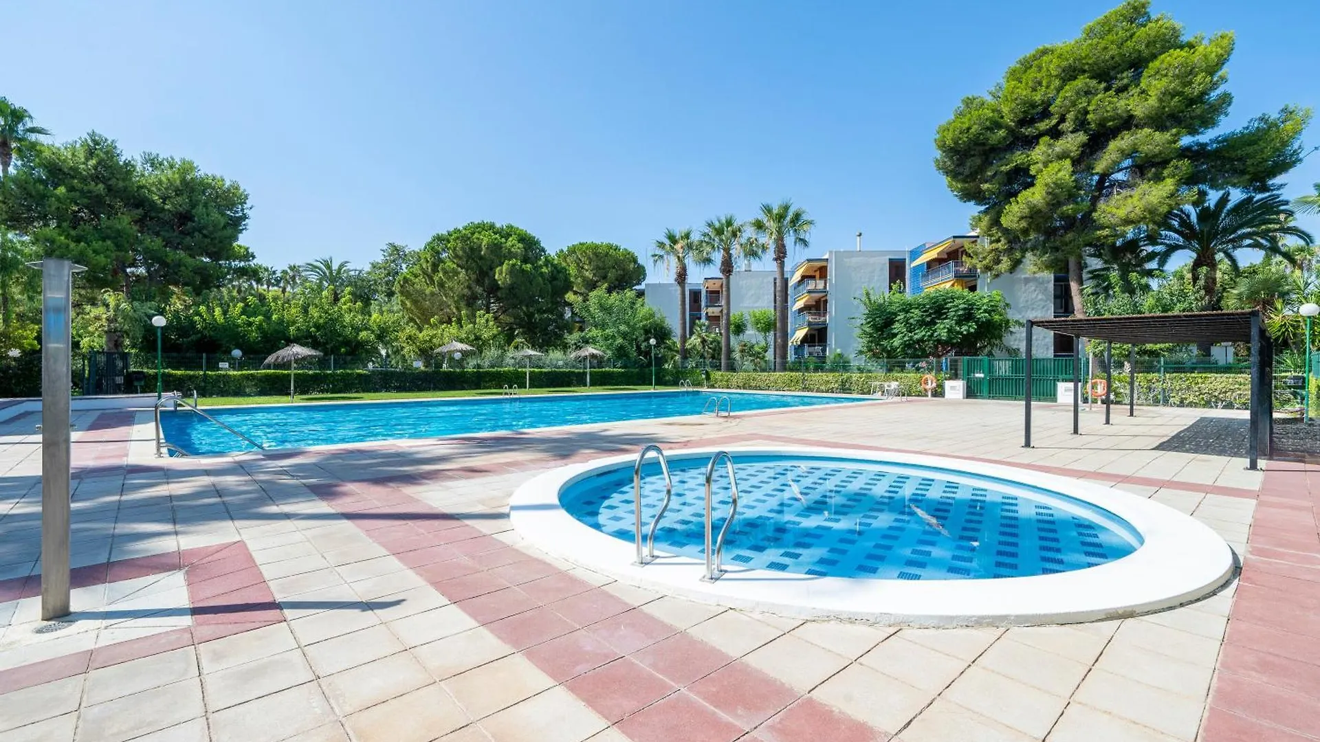 Beach And Pool كامبريلس شقة